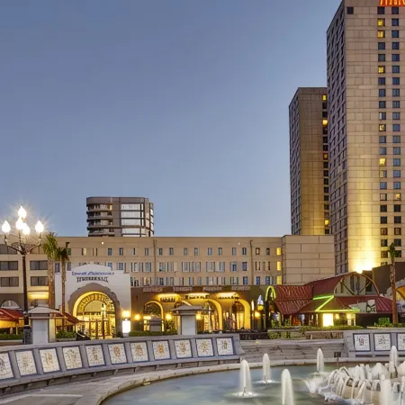Hilton New Orleans Riverside Отели рядом с достопримечательностью «Конференц-центр Morial»
