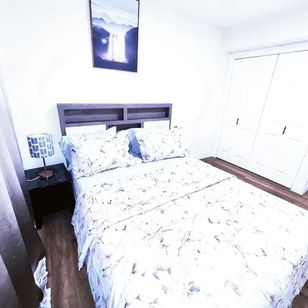 Elegant Modern Suite with Free Parking near Parks, Malls & Transit