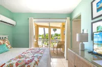 Waterfront Island House #14, Rum Point, Beach, Pool, Bikes, Kayaks, Paddleboards - balcony