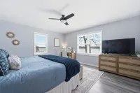 Sleeps 12, 16ft Water, Game Room, Hot Tub + MORE! - 4つ星