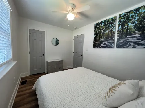 Charming 2-bedroom Apartment near NoDa, Plaza Midwood, Uptown, and more - Condos