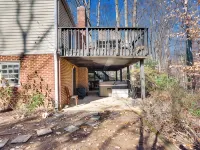 Tranquil 1-bed apt sleeps 4 overlooking Indian Creek Gorge w/ WiFi, AC & hot tub Hotels in Mason
