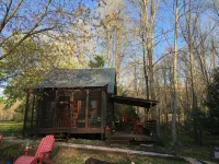 Romantic cabin on horse farm just 6 miles away from historic downtown Dahlonega,