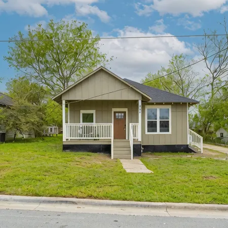 Charming 3-bedroom house in fabulous Brenham with WiFi, AC