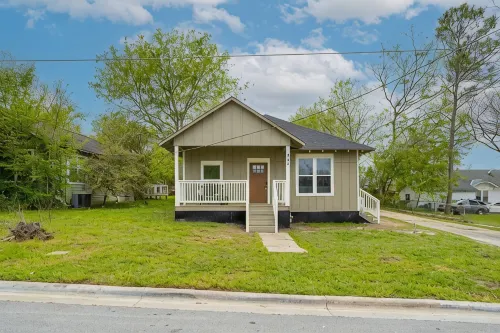 Charming 3-bedroom house in fabulous Brenham with WiFi, AC