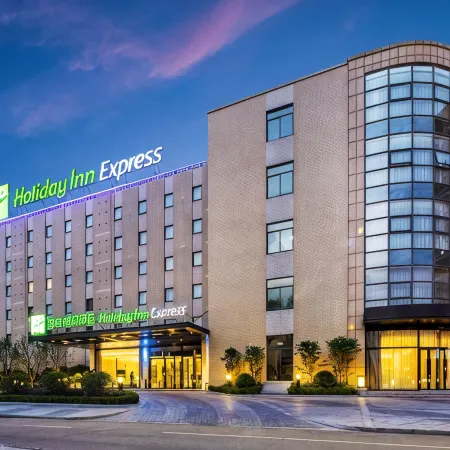 Holiday Inn Express SHAOXING PAOJIANG by IHG