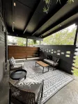 3-bedroom Mid-Mod home in Fort Smith with King bed, WiFi - Homestays
