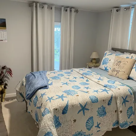 Pet friendly 4-bedroom cottage in fabulous Penn Yan with WiFi, AC and more