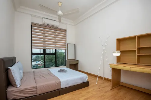 Stylish 4BR Near Paradigm Mall, Pool, Free Parking - Rooftop Pools