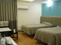 ديبلومات هوتل Hotels near كولابا