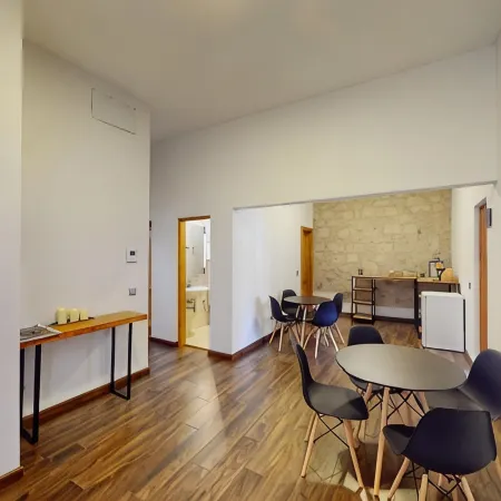 Triana Rooms EH