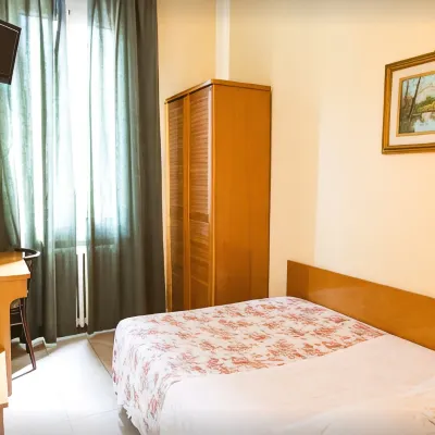 Miu Hotel Hotel dekat Stasiun Kereta Bawah Tanah Tanah QT8