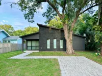 The Butterfly House: with sauna and fully-fenced yard