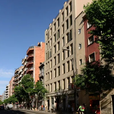 Pierre & Vacances Barcelona Sants Hotels near Mercat Nou