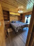 “The Cabin Serenity Ranch. Centrally located to all the wonders of Shannon co. - Chalets