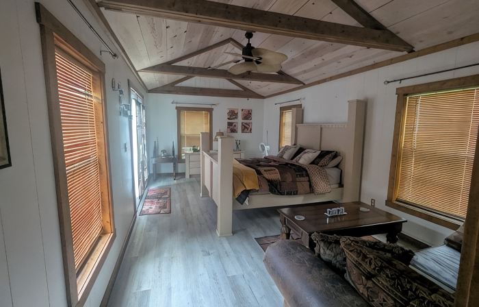 Charming studio in fabulous Dresden with WiFi, AC, on horse property