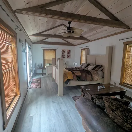 Charming studio in fabulous Dresden with WiFi, AC, on horse property