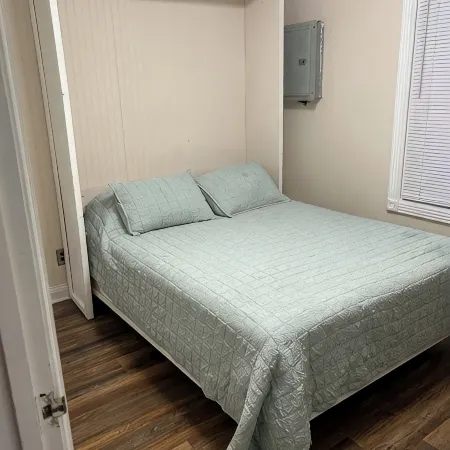 15 min from Green River Lake. Walking street next door. 5 minutes from GRWMA