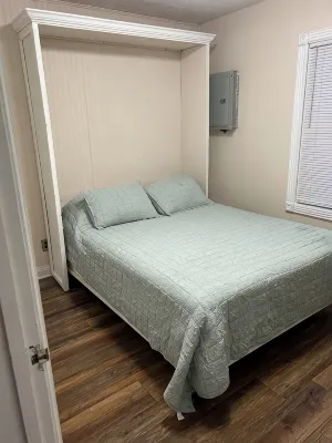 15 min from Green River Lake. Walking street next door. 5 minutes from GRWMA