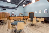 Starved Rock Motor Inn - parking
