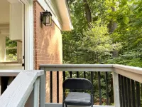 Oak House: Luxury Home in Silver Spring, Takoma Park; Close to DC, 4-Car Parking
