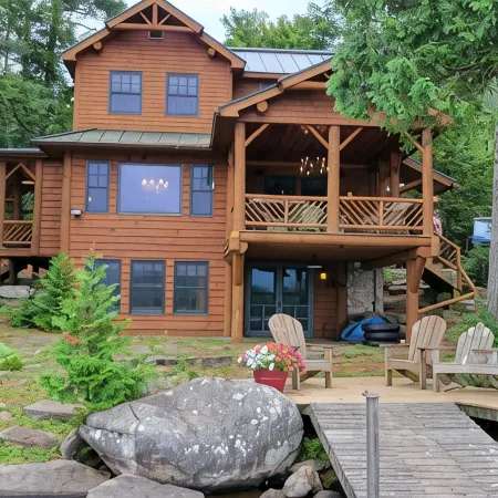 Warm & Inviting Lakeside Retreat, Private, Tranquil Picture Perfect Setting