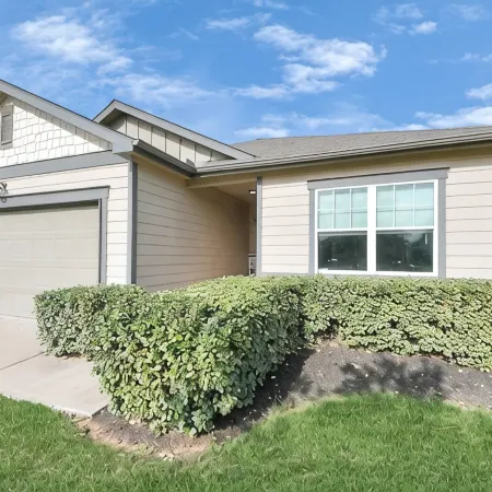 Family-Friendly 4-bedroom Oasis with Fully Equipped Kitchen & Relaxing Vibes.