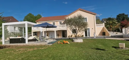Peaceful apartment on a green estate 4KM from the center of vichy