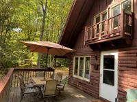 Cozy 3-bedroom chalet in lovely Bridgton 1/4 mile from pleasant mountain Skiing