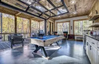 Modern Forest Retreat, Sauna, Fire Pit & Game Room, 10 Minutes to Downtown - Gym