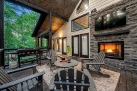New Sexy Red Room - Outdoor Movie - Spa - Sauna - 4-Star