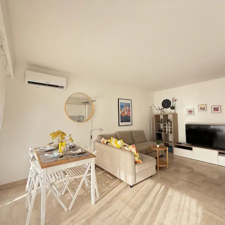 2-Room Apartment in Juan-Les-Pins, Antibes - Terrace, Close to the Beach
