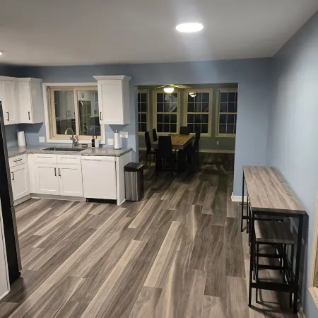 3-bedroom house in charming Jamestown with easy access to boat ramp!