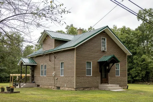 Charming 2-bedroom house in rural Sigel Pa close to state parks