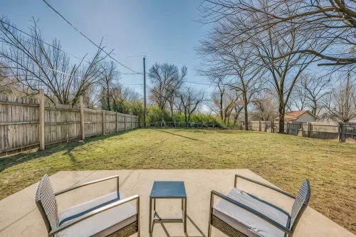 Centrally Located 3BR 2BA - !