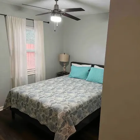 Perfect 2/1 beach duplex apartment in the heart of STA beach