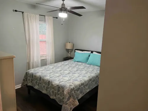 Perfect 2/1 beach duplex apartment in the heart of STA beach