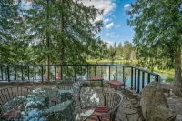 Beautiful Lake Cabin on Kelso Lake, Idaho! Close to Silverwood!