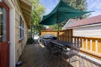 West Side Gem │Two King Suites │Walk Everywhere │Hot Tub │Large Living Space - بوتيك