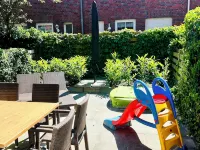First class house close to the beach, fenced garden 8 adults + children