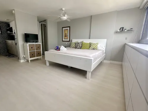 Beach front, best location, ocean and city views + parking!