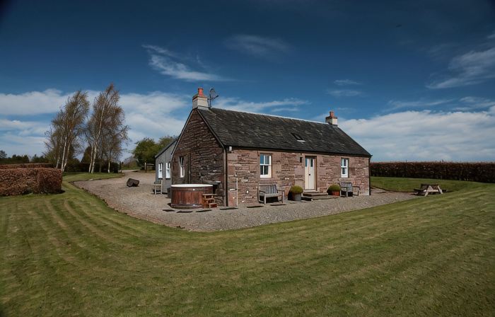 Award-Winning 5 Star Luxury Private Retreat - Hot Tub, Tennis, Fishing, Horses
