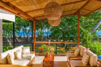 Beachfrontgem Perfect for Large Family Gatherings, Reunions, Book Now and Save - 3-Star