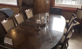 Newly Renovated Rustic style home w/luxury bathrooms  & mountain views, Sereni