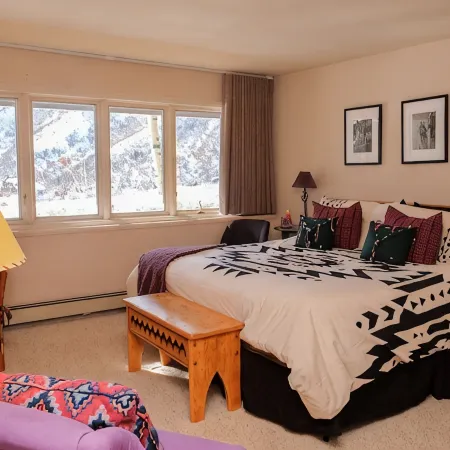 Killer Views -&- Highest Reviews -&- Great Value -&- 6 Min to Ski hill