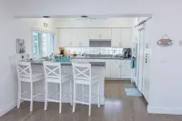 BEACHFRONT POOL HOME - Boutique