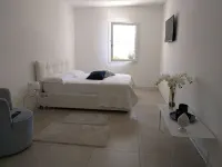 Villa Flavia, Mediterranean charm. Apartment, private pool at100 mt sea - balcón