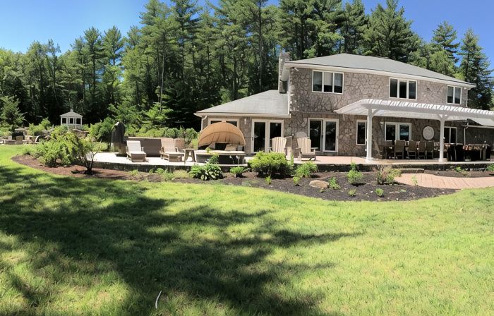 Lakefront Home,  Snowmobilers & Cross Country Skiiers Paradise!