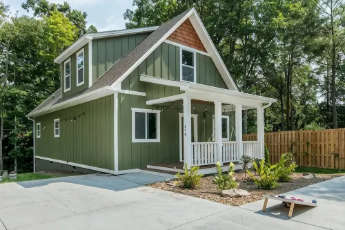 Cozy Cottage- Hot Tub/16 mi from Asheville/ Fire Pit/Arcade/Foosball - WiFi