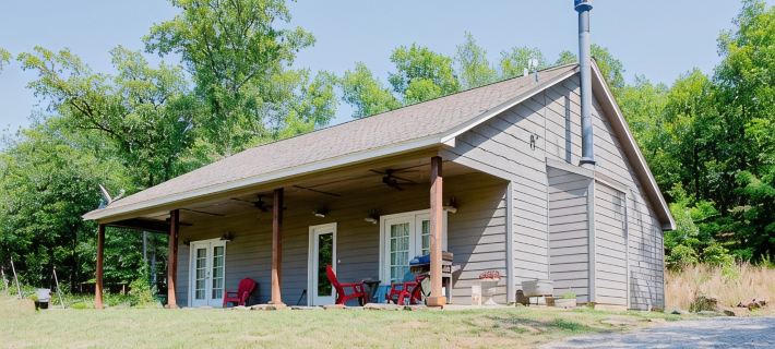 Cozy cabin on Fort Gibson Lake. Pet-Friendly! Hotels in Cherokee County